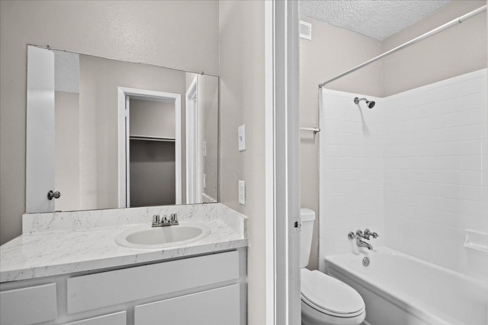 Tyler Apartment: 2720 S Broadway Ave