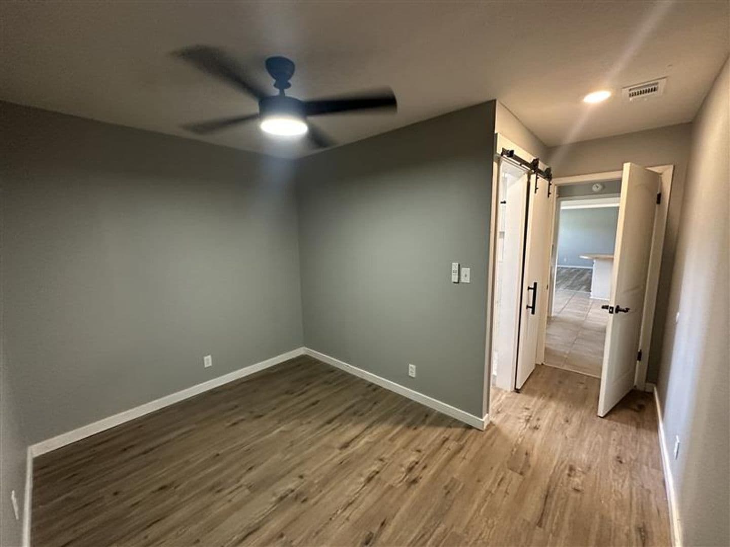 Tyler House: 14508 Hwy 31 W