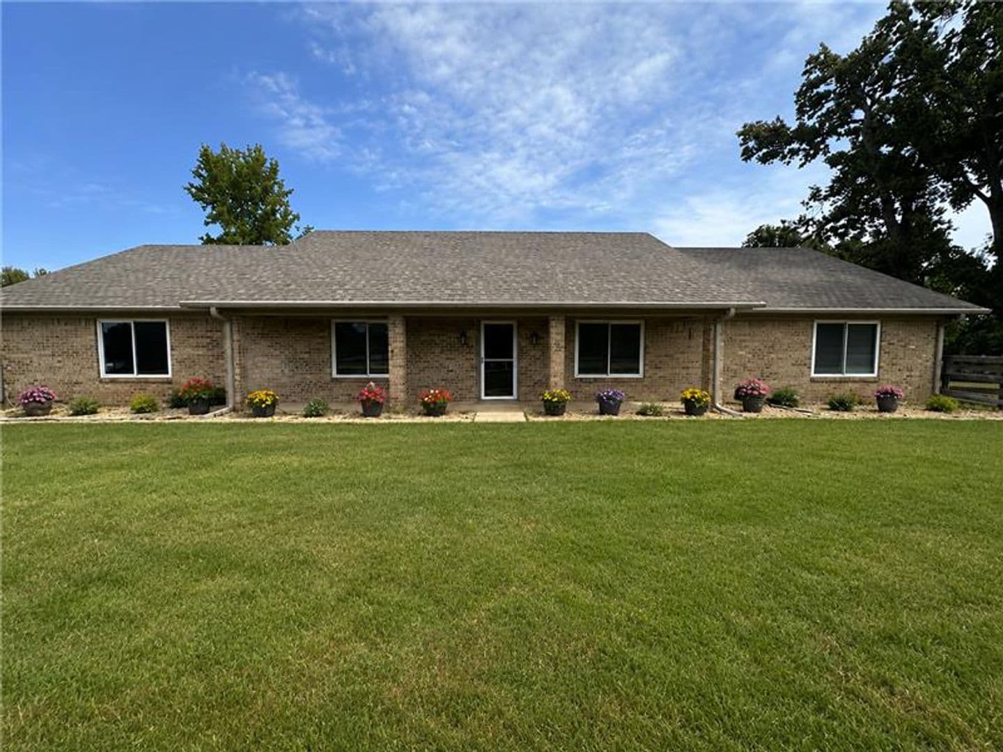 Tyler House: 14508 Hwy 31 W