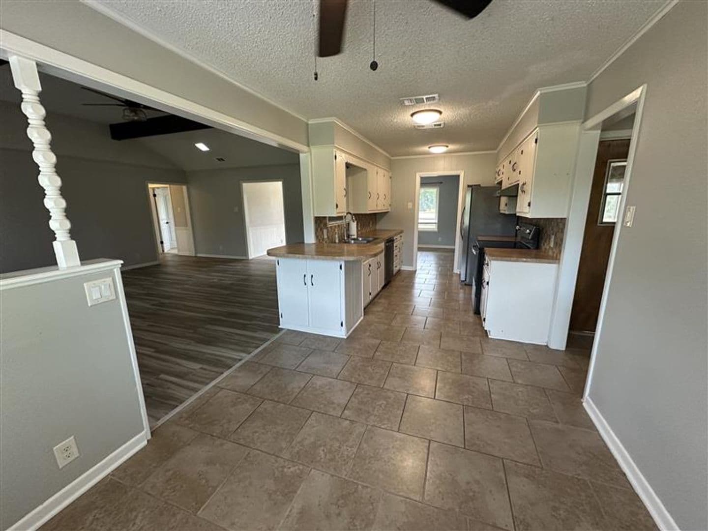 Tyler House: 14508 Hwy 31 W
