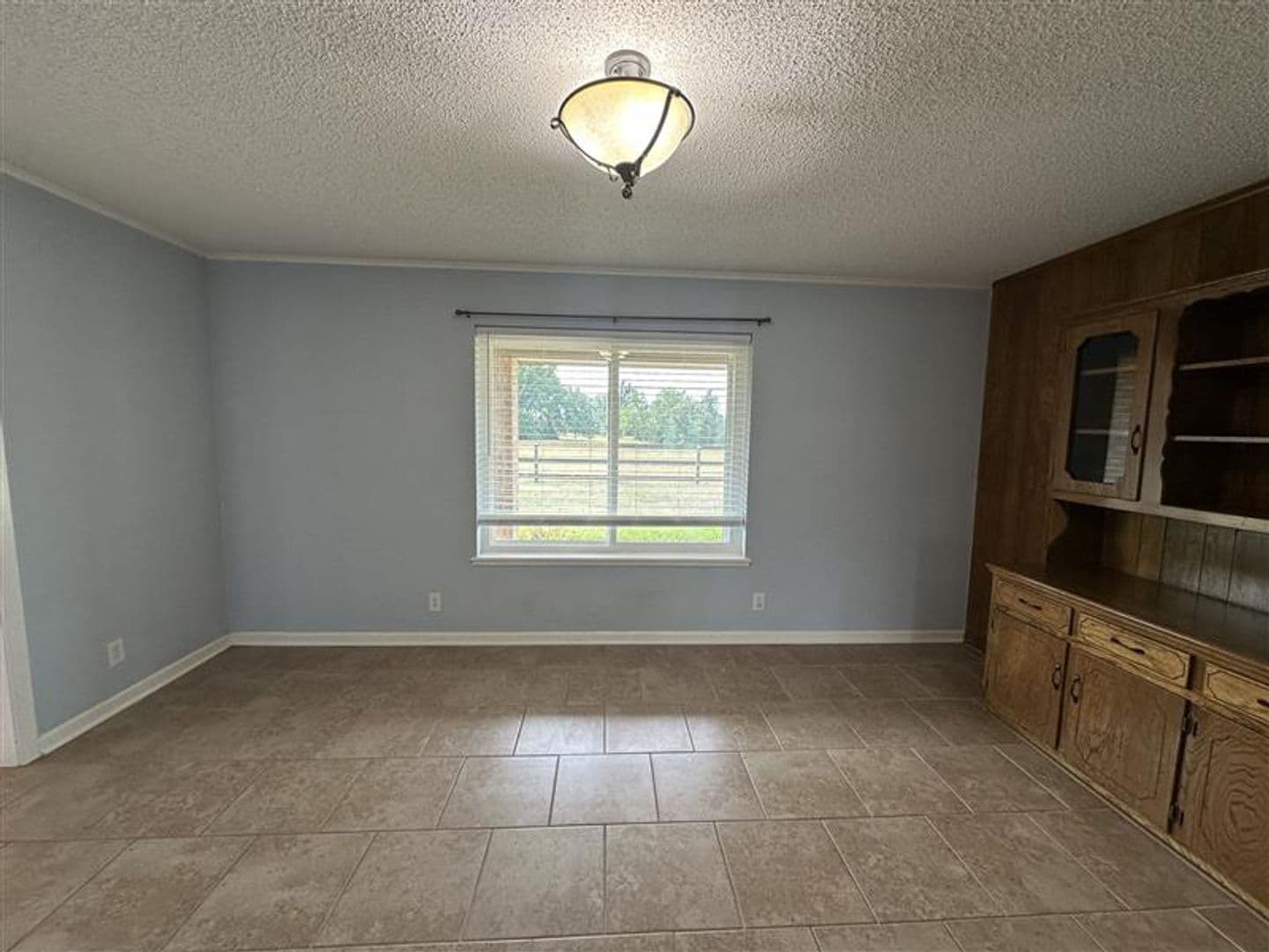 Tyler House: 14508 Hwy 31 W