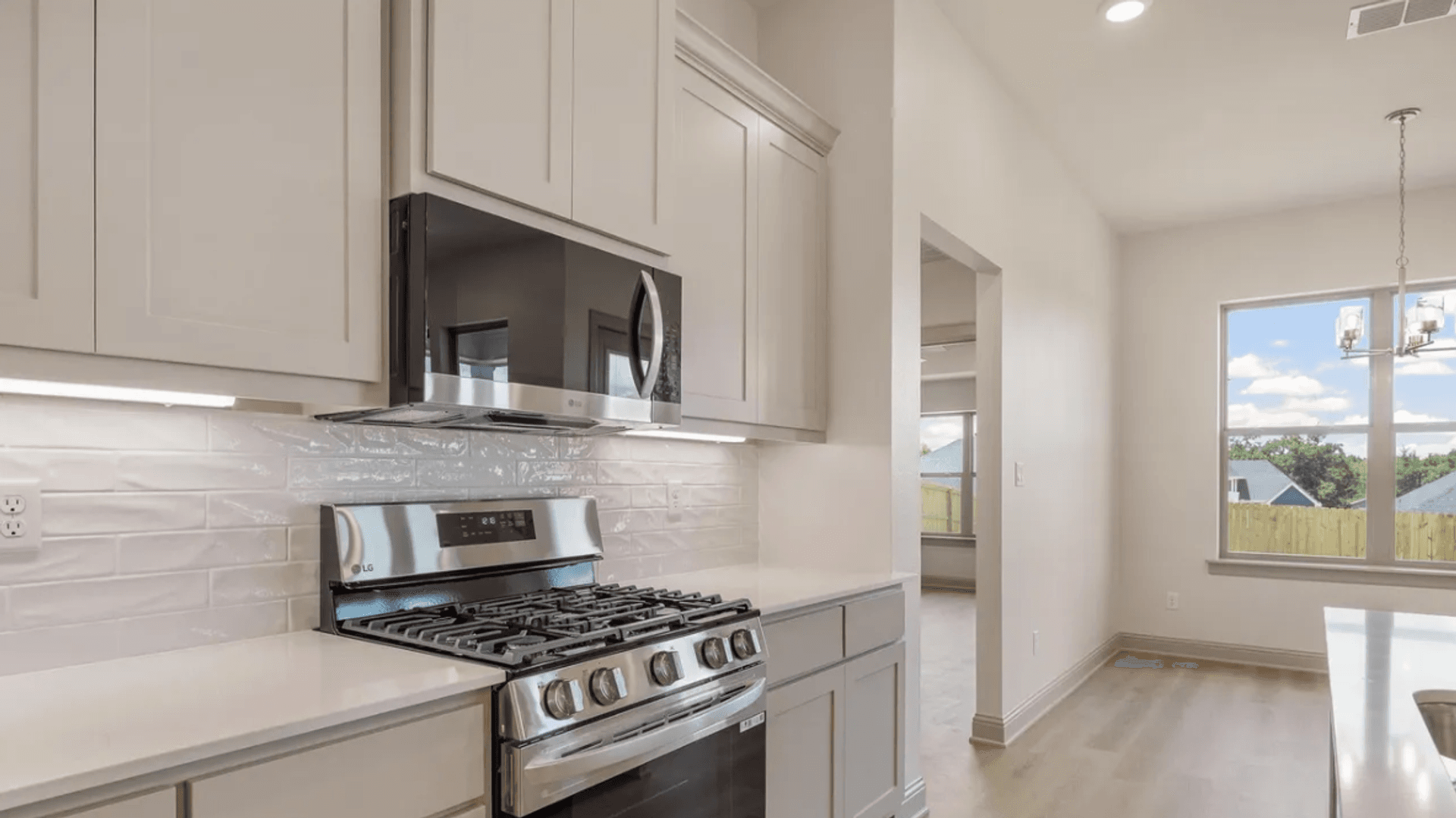 Bullard House: 382 Mary Cir