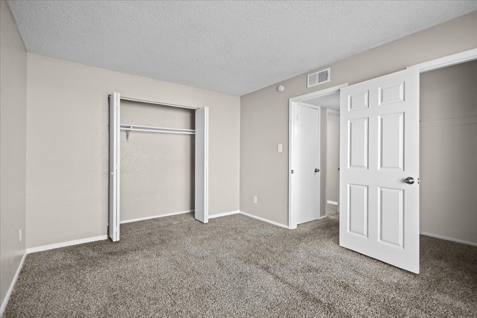 Tyler Apartment: 2720 S Broadway Ave