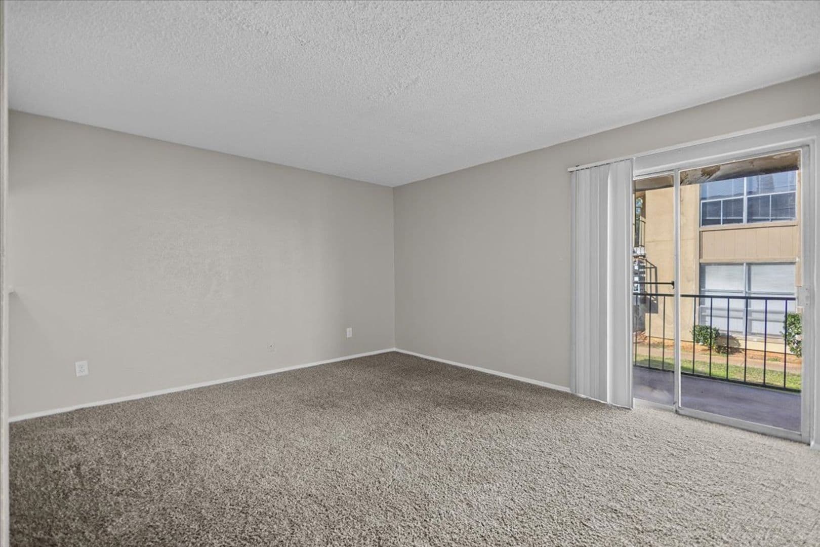 Tyler Apartment: 2720 S Broadway Ave