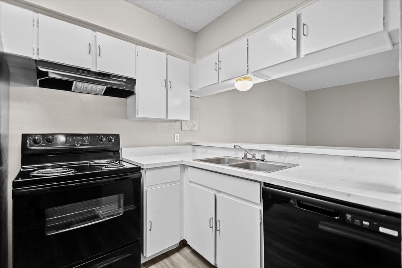 Tyler Apartment: 2720 S Broadway Ave