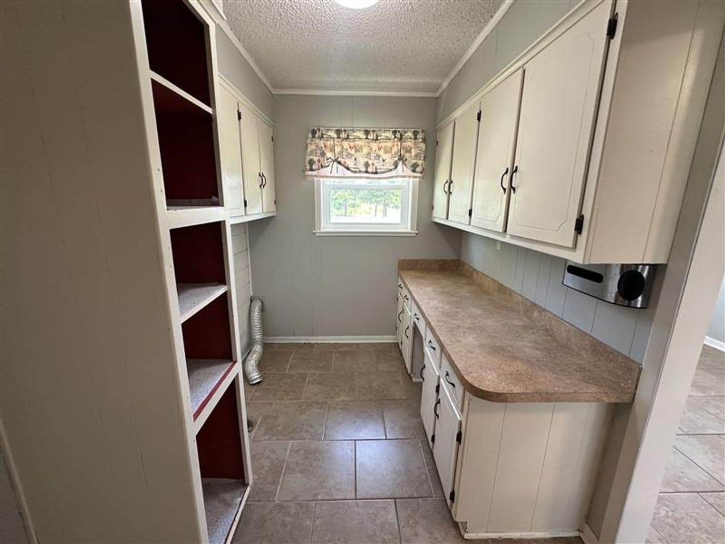 Tyler House: 14508 Hwy 31 W