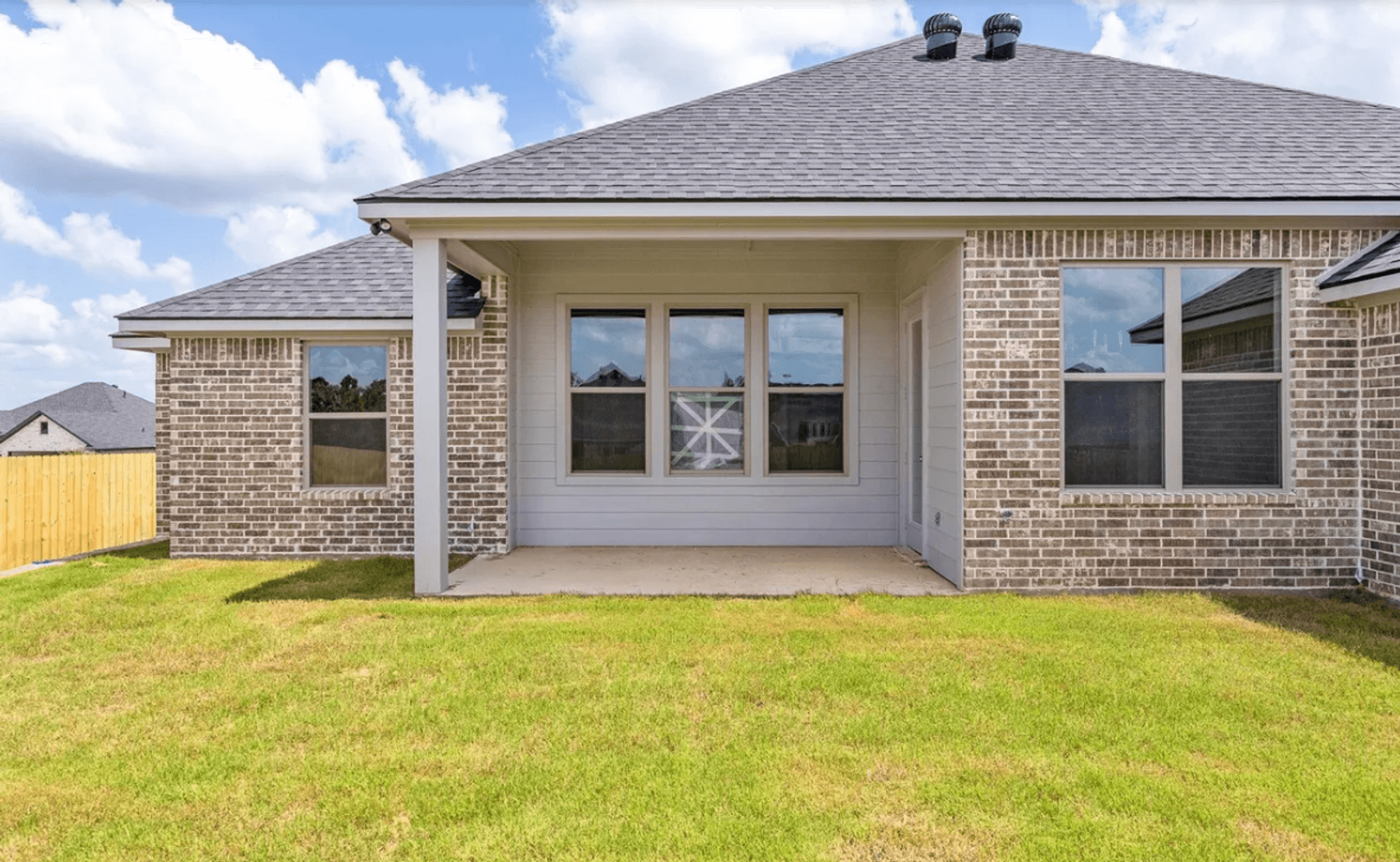 Bullard House: 382 Mary Cir