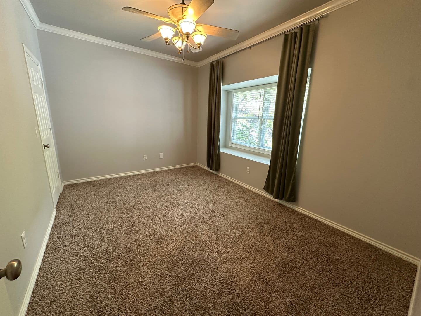 Tyler House: 3934 Hanover Pl