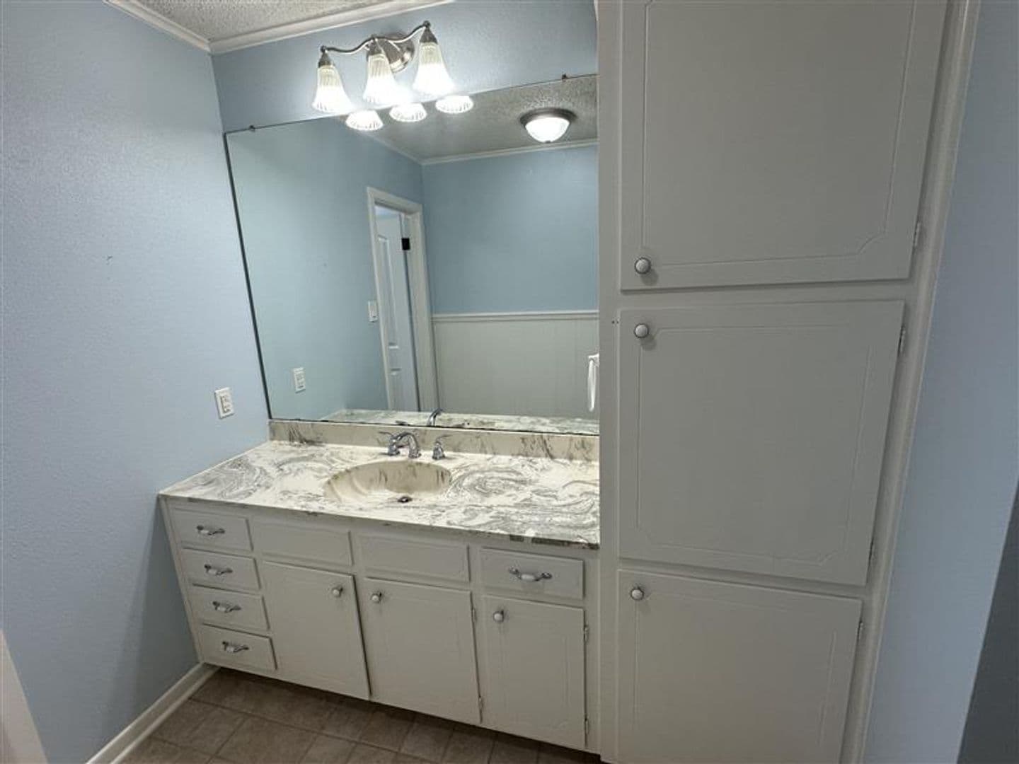 Tyler House: 14508 Hwy 31 W