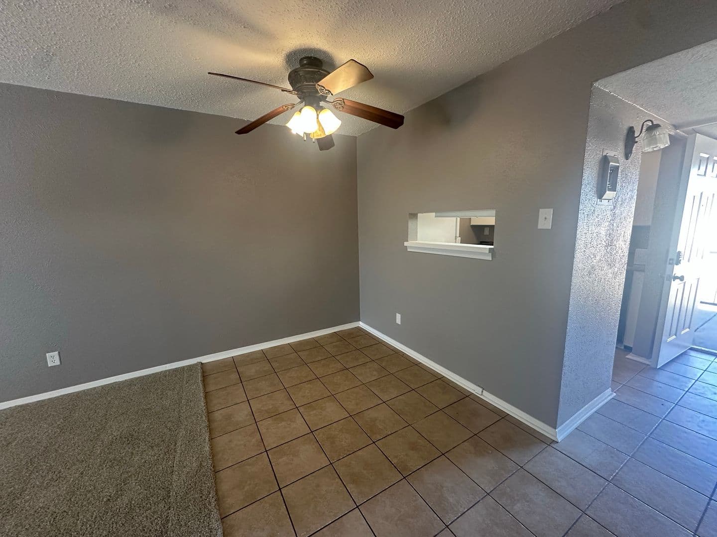 Longview Apartment: 2114 E Marshall Ave