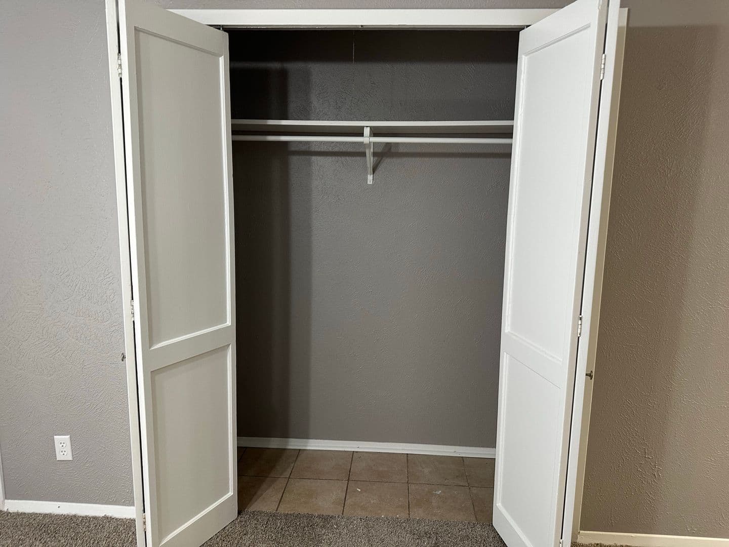 Longview Apartment: 2114 E Marshall Ave