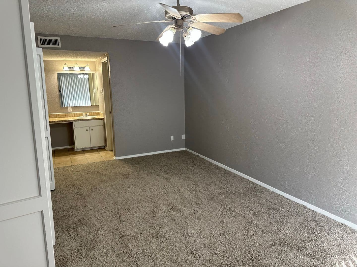 Longview Apartment: 2114 E Marshall Ave