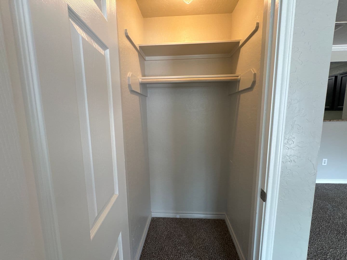 Longview Apartment: 113 Magnolia Lane