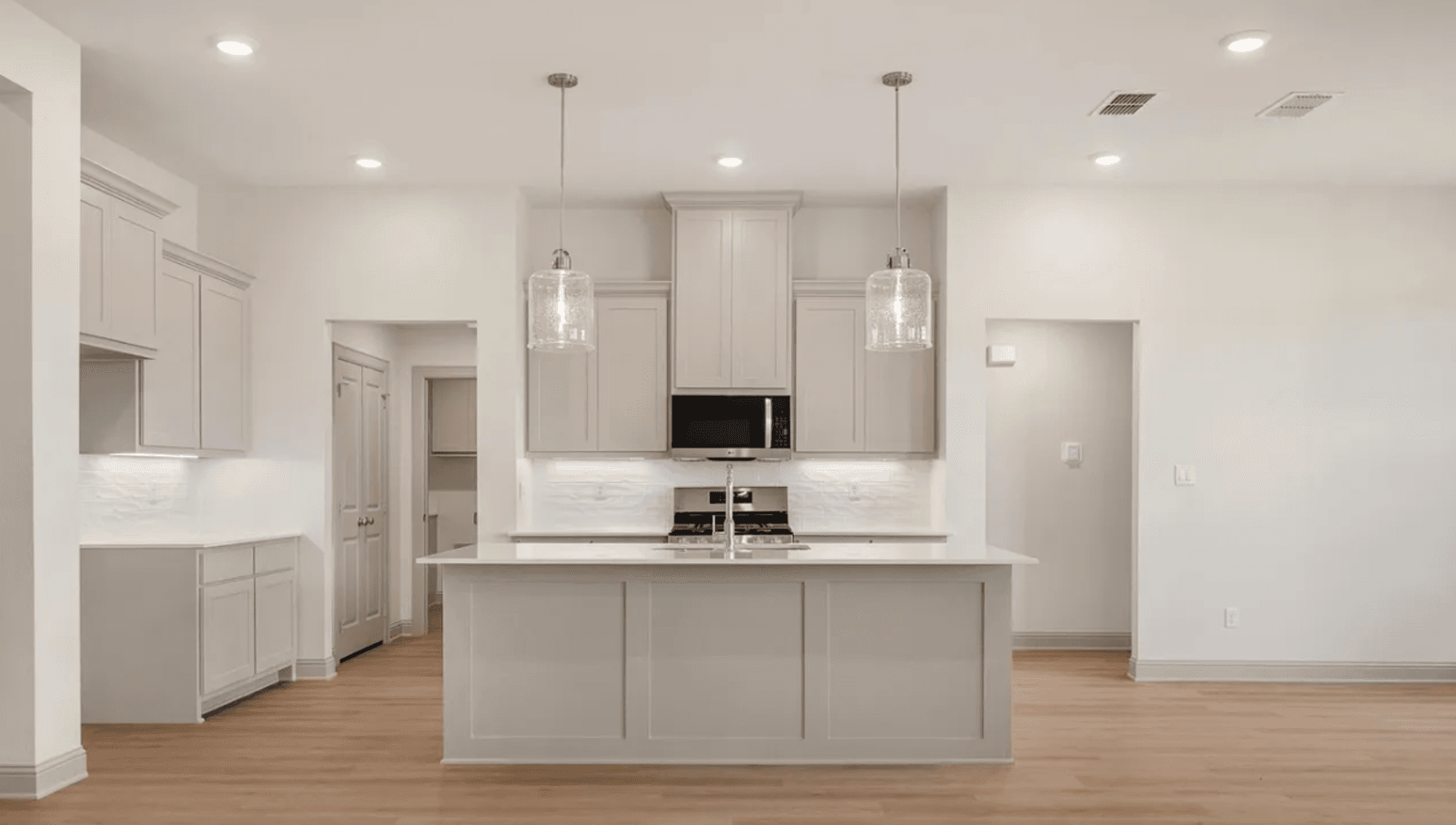 Bullard House: 382 Mary Cir