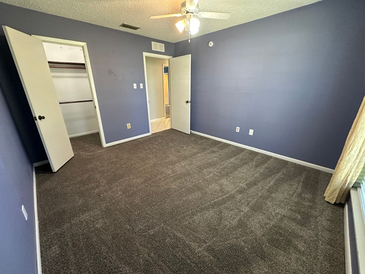 Whitehouse House: 102 S Rainbow Dr