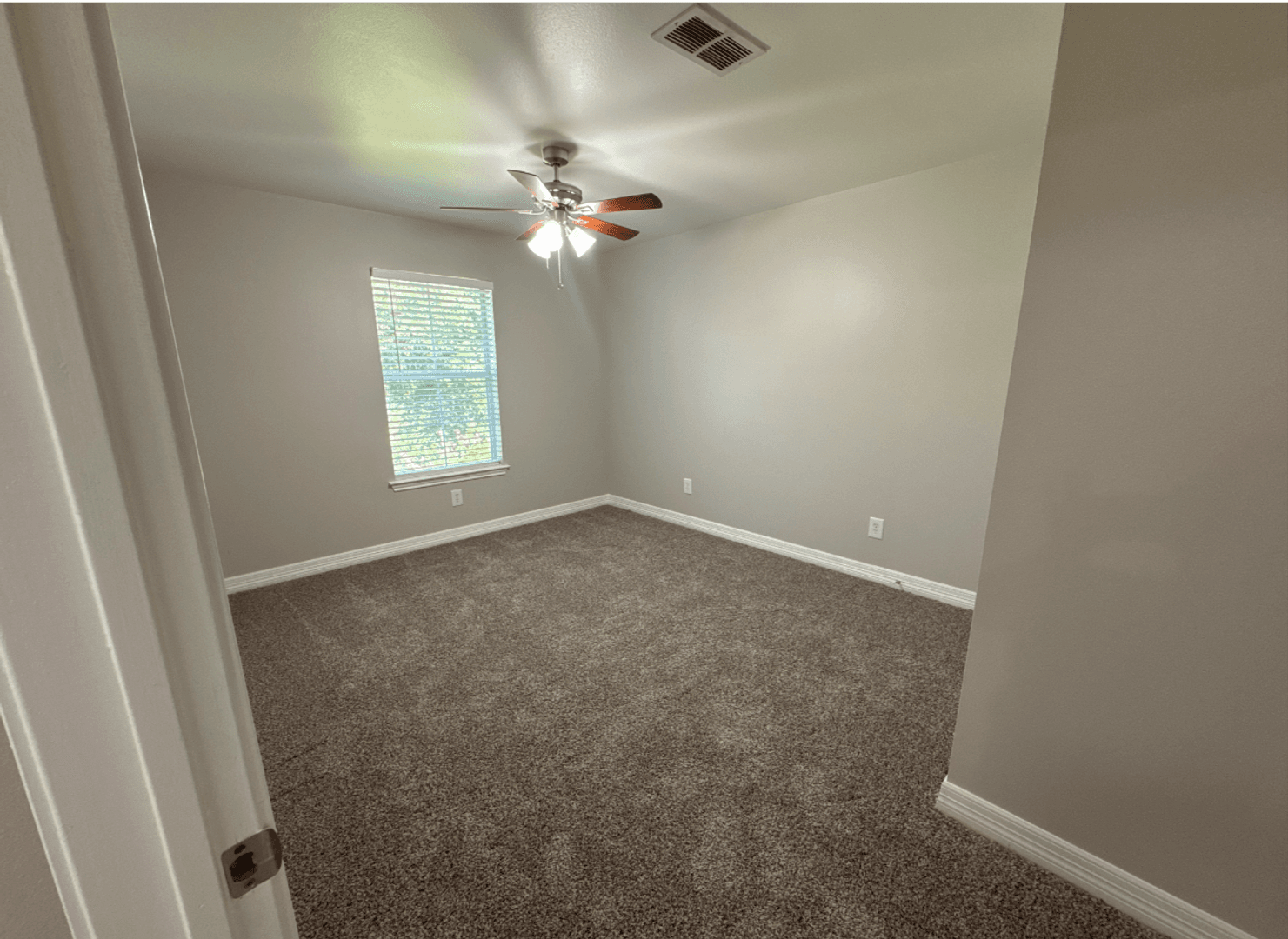 Longview Apartment: 113 Magnolia Lane