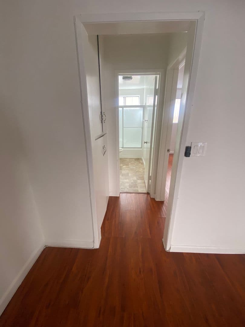 Santa Monica Apartment: 1313 9th St.
