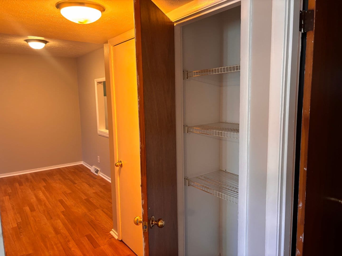 Bedford Apartment: 105 Solon Rd
