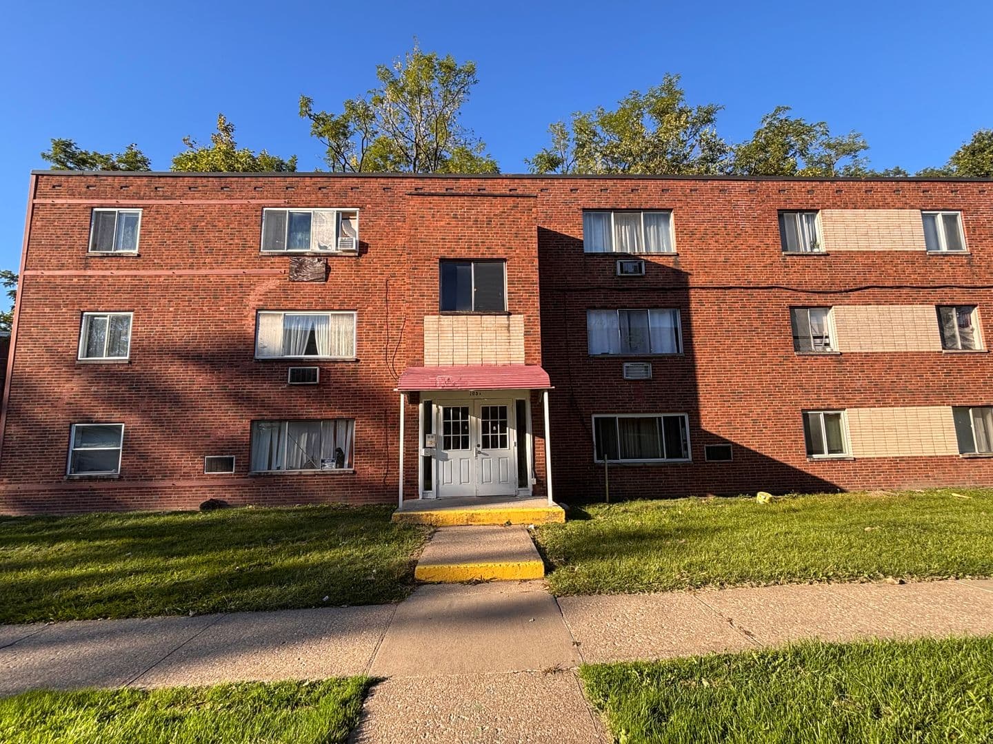 Bedford Apartment: 105 Solon Rd