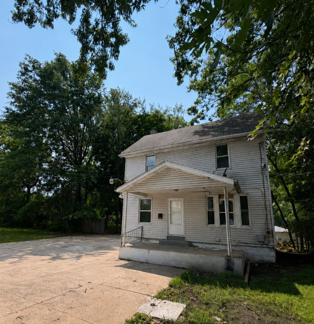 Akron House: 800 1/2 Beardsley St