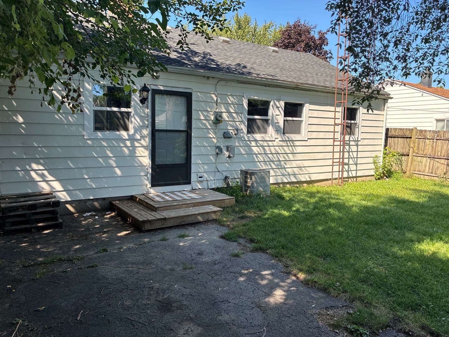 Toledo House: 242 E Northgate Pkwy