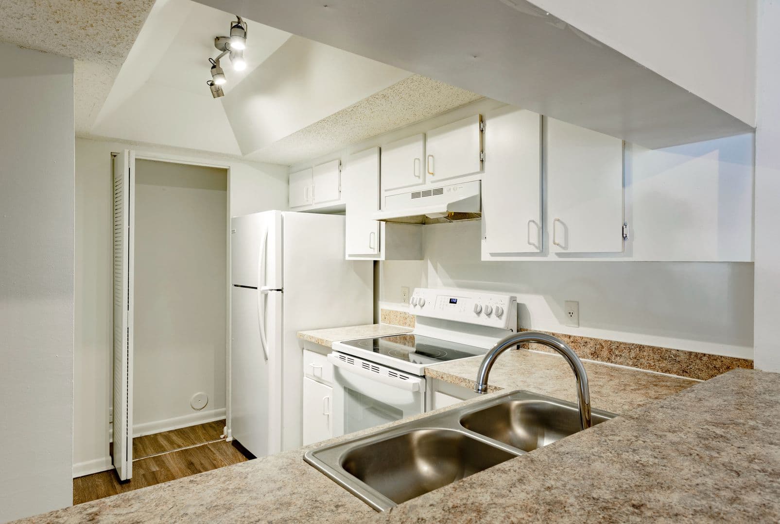 Lauderhill Apartment: 5350 NW 88th Ave