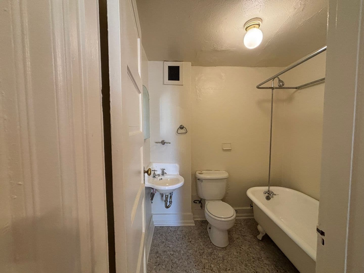 Portland Apartment: 325  NW 18th  Ave.