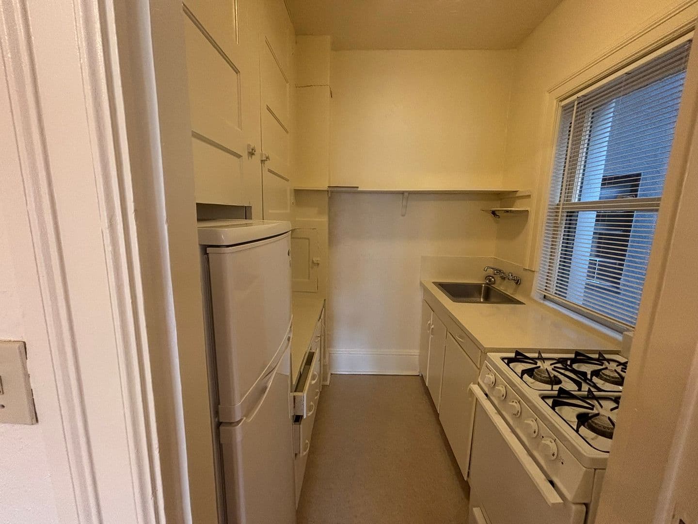 Portland Apartment: 325  NW 18th  Ave.
