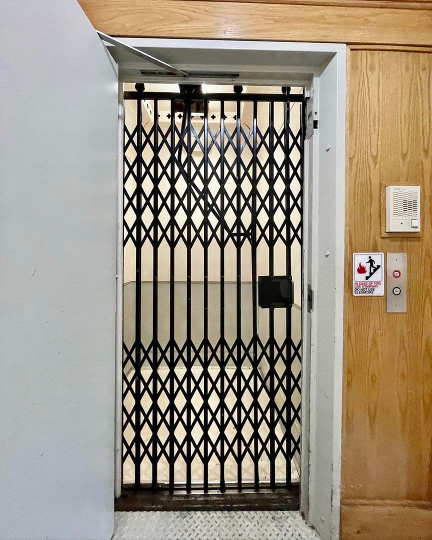 Portland Apartment: 325  NW 18th  Ave.