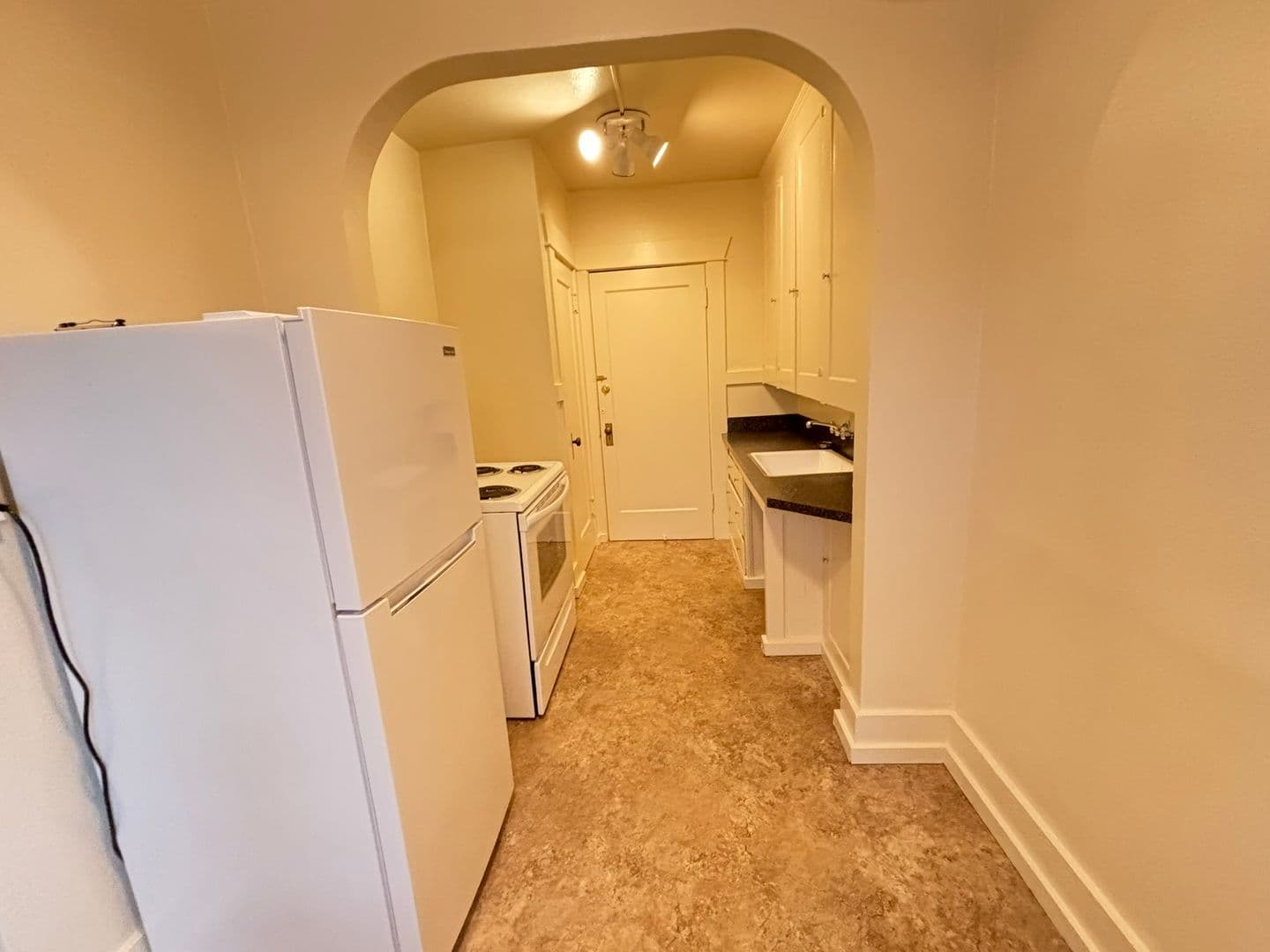 Portland Apartment: 2361 NW Pettygrove St