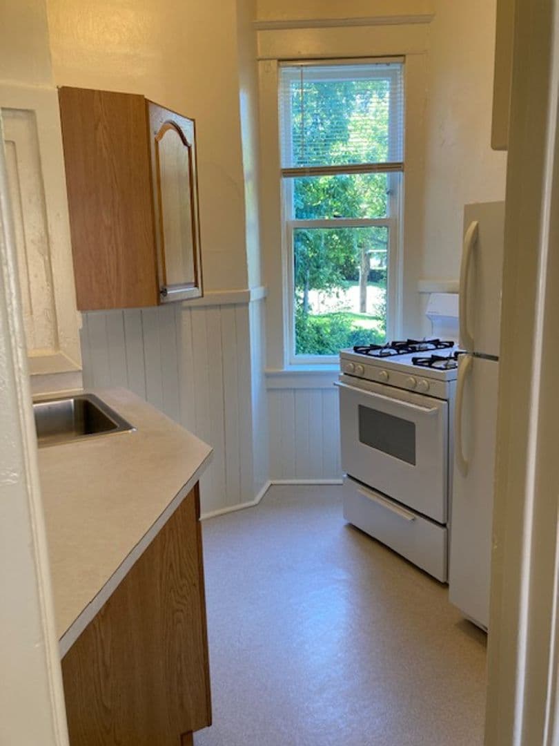 Portland Apartment: 1026 NW 20th Ave