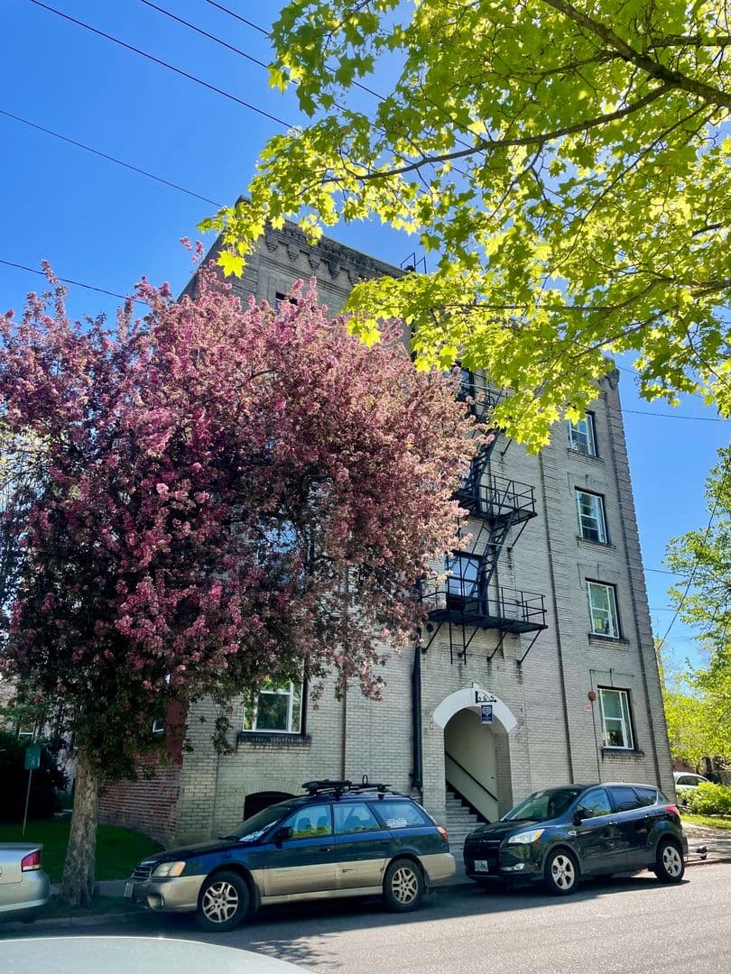 Portland Apartment: 1026 NW 20th Ave