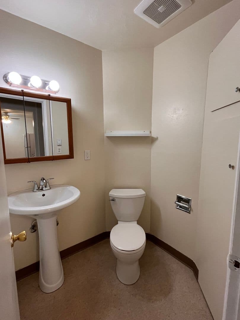 Portland Apartment: 2215 SE Miller St.