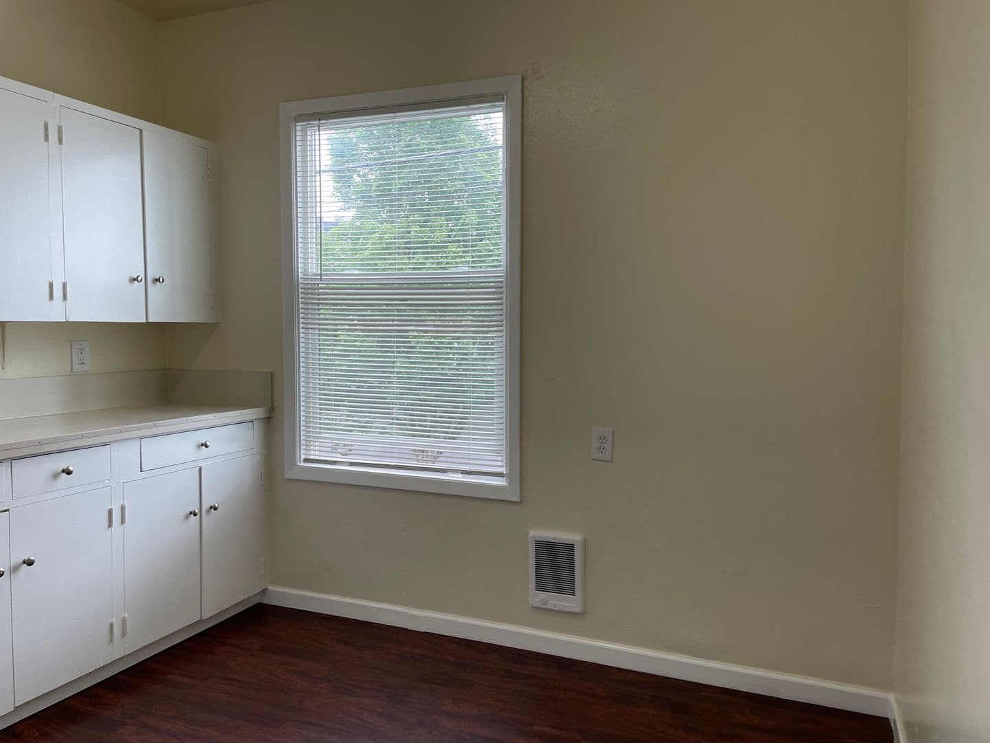 Portland Apartment: 2282  NW  Thurman