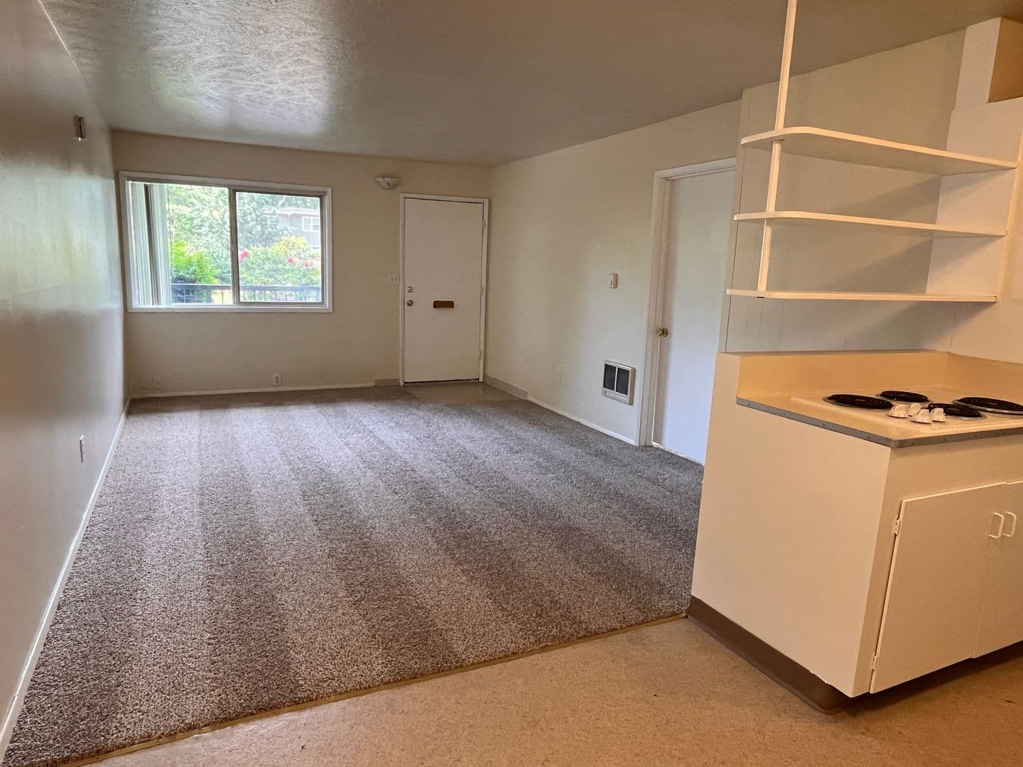 Portland Apartment: 2215 SE Miller St.