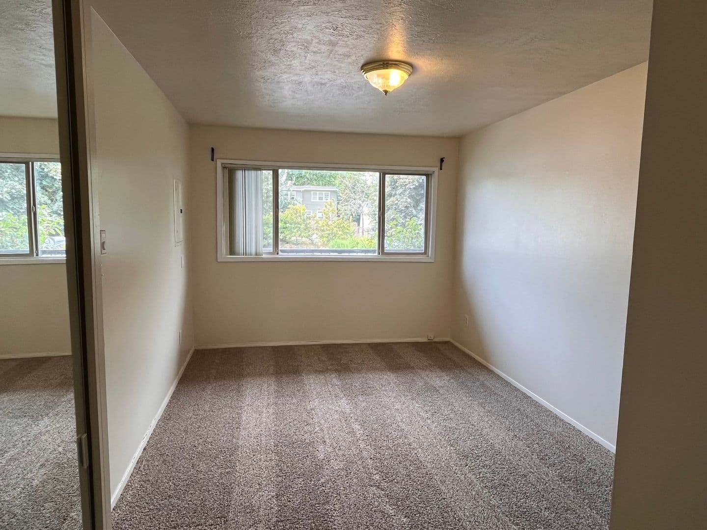 Portland Apartment: 2215 SE Miller St.