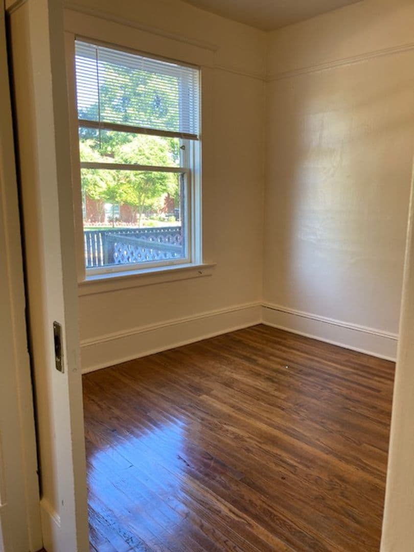 Portland Apartment: 1026 NW 20th Ave