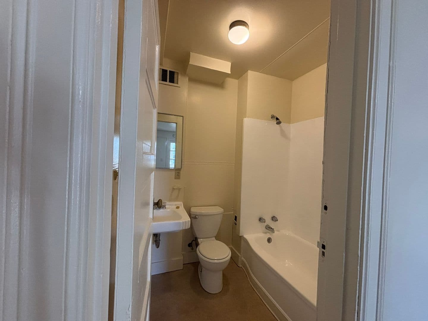 Portland Apartment: 325  NW 18th  Ave.
