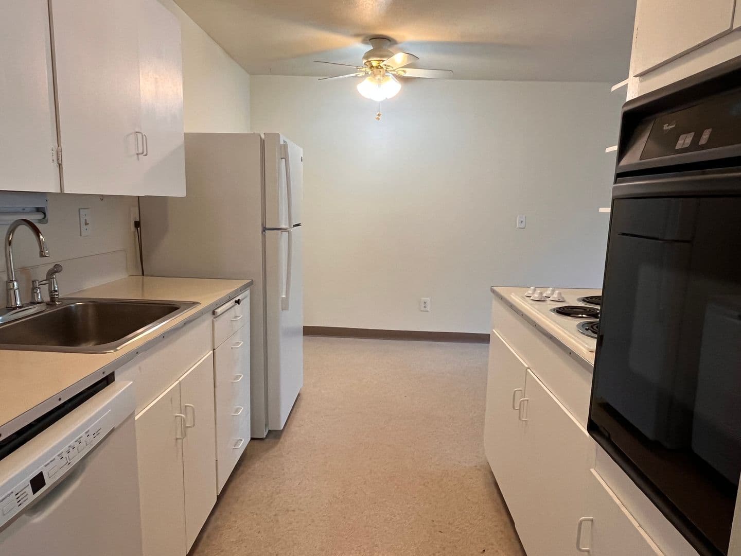 Portland Apartment: 2215 SE Miller St.