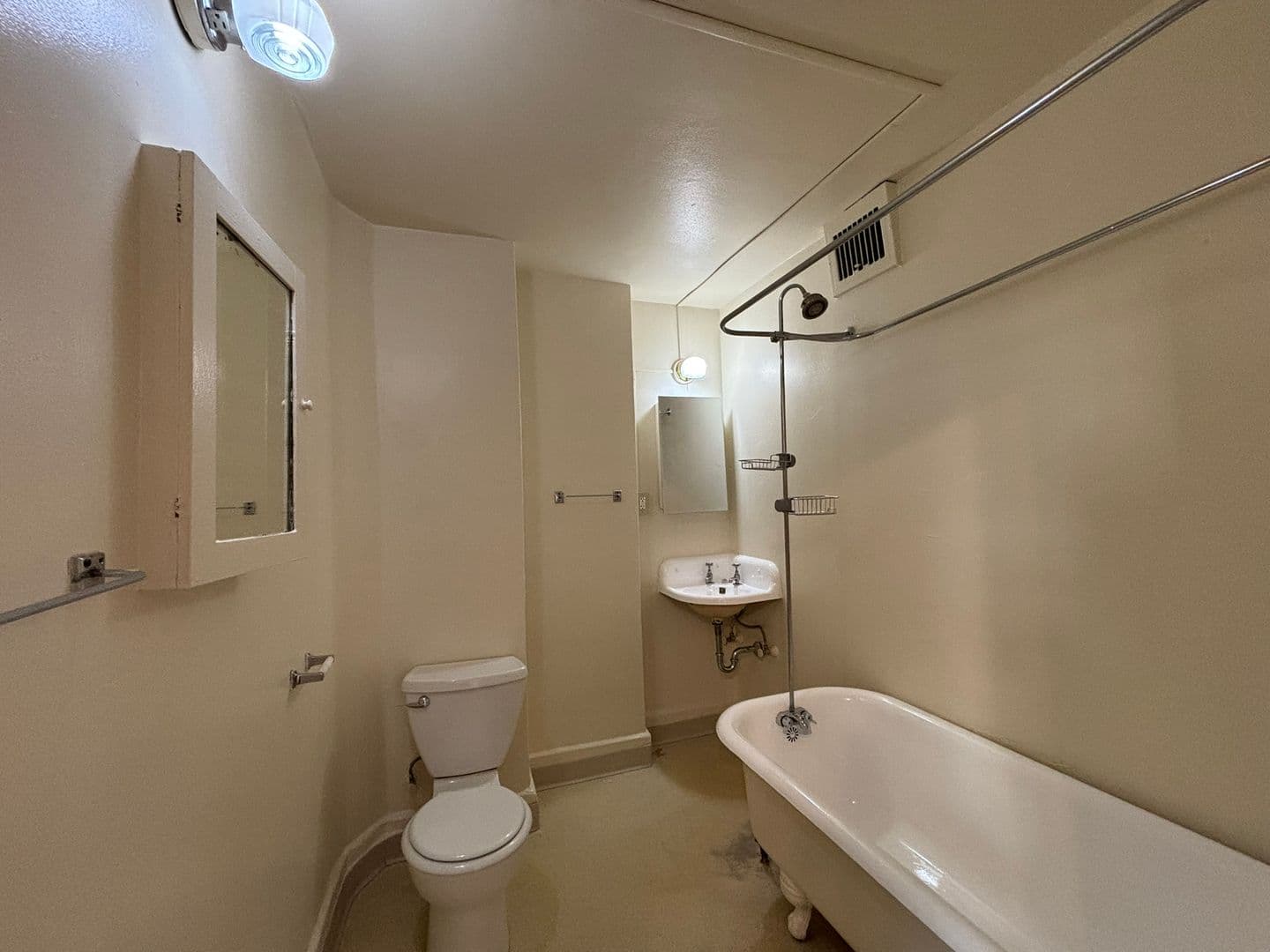 Portland Apartment: 1026 NW 20th Ave