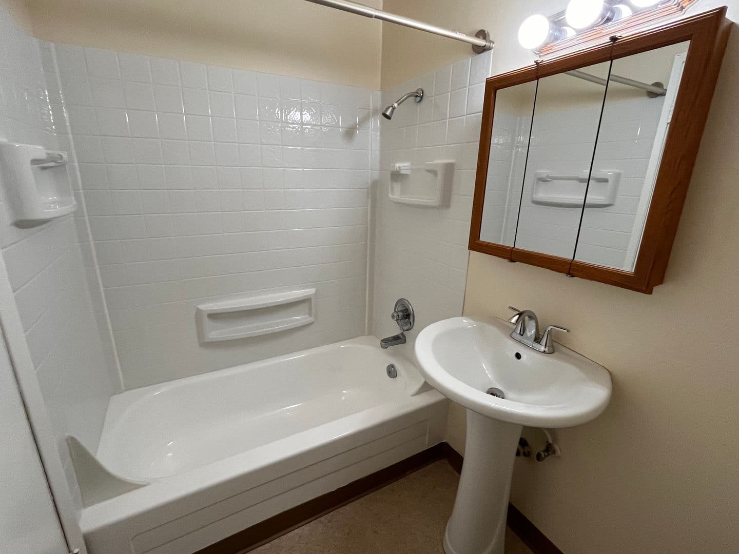 Portland Apartment: 2215 SE Miller St.