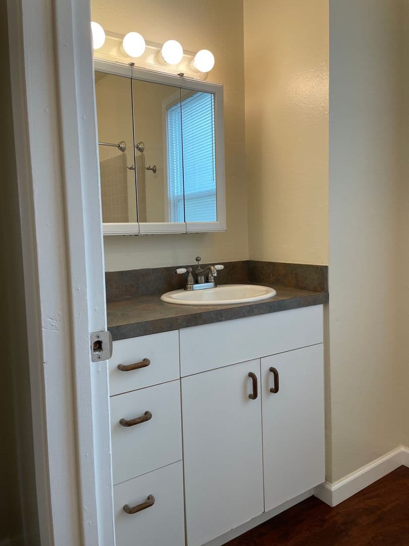 Portland Apartment: 2282  NW  Thurman