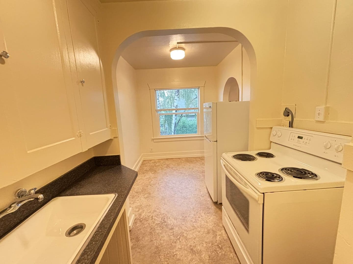 Portland Apartment: 2361 NW Pettygrove St