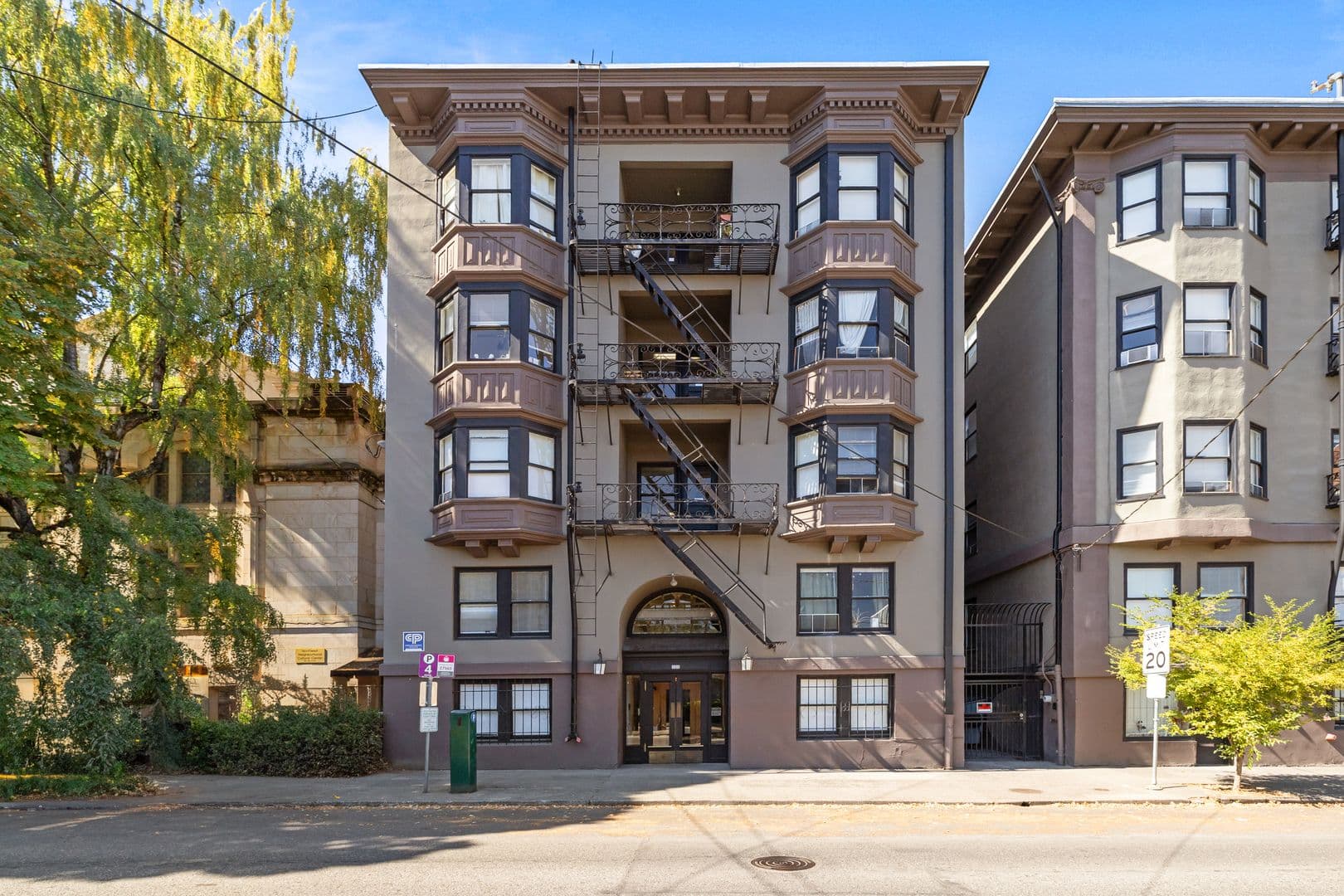 Portland Apartment: 325  NW 18th  Ave.