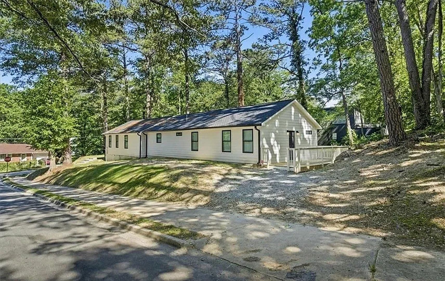 Atlanta House: 131 Holly Rd NW