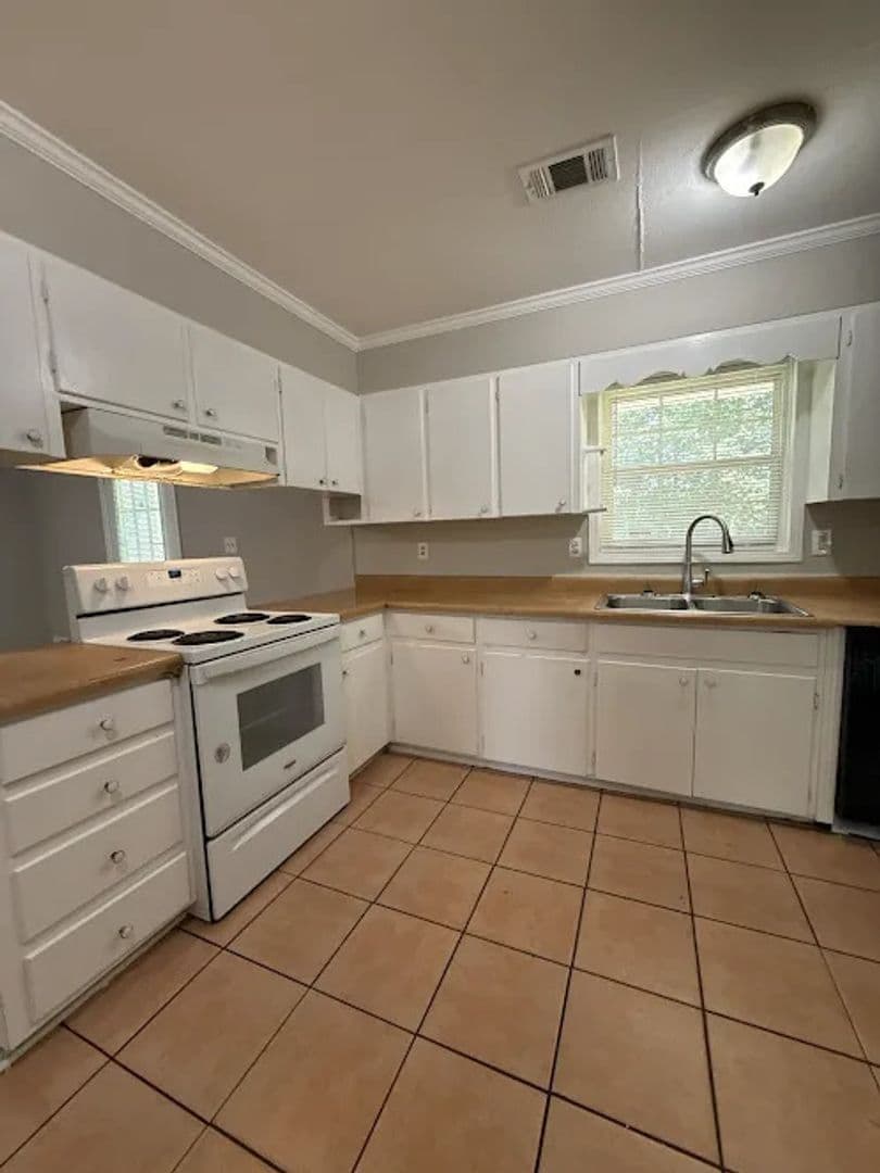 Morrow House: 2358 Oak Ave