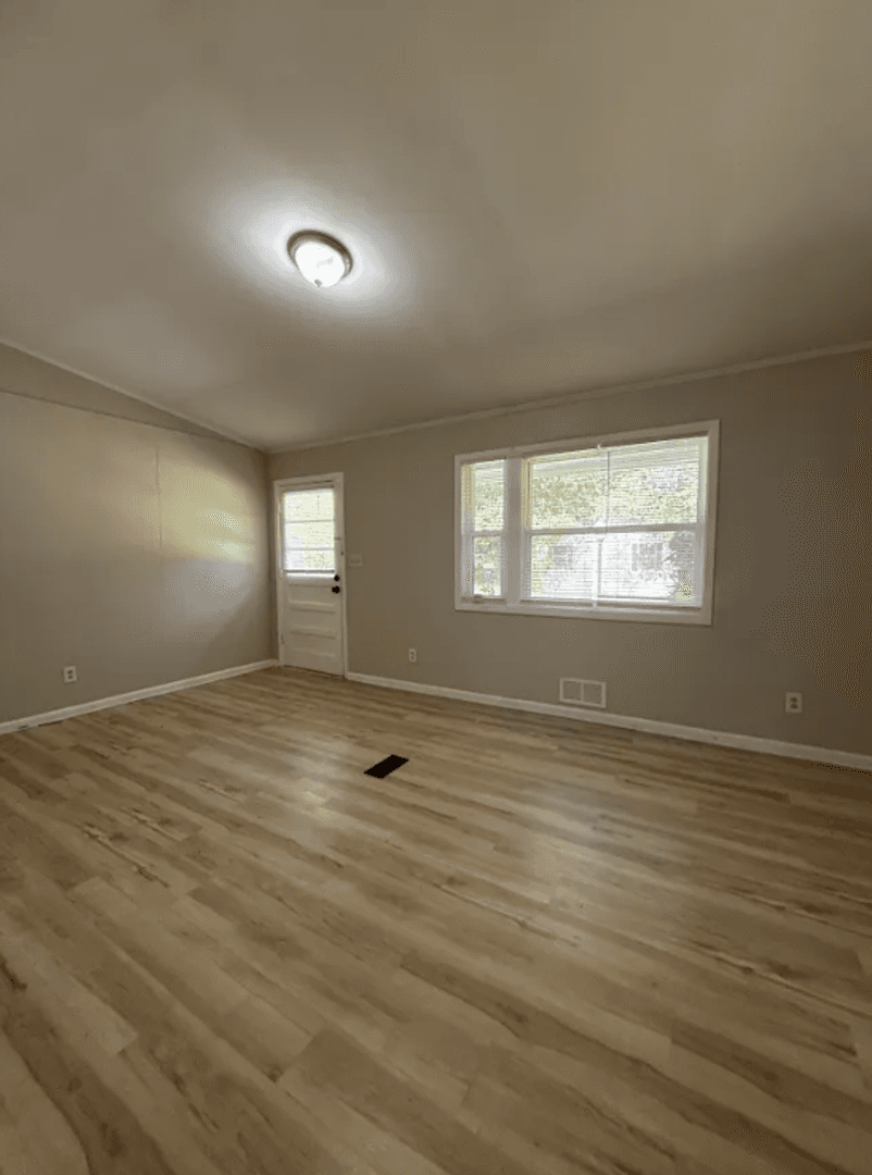 Atlanta House: 5490 Saint Lo Ln