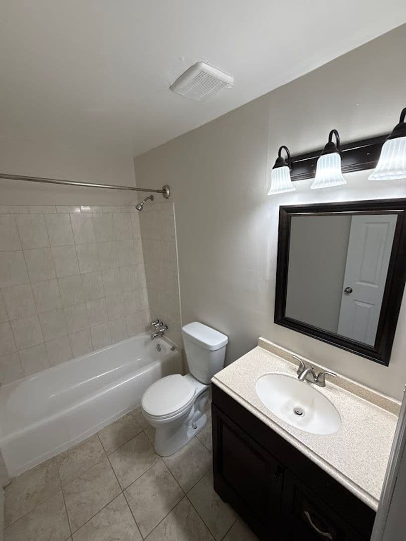 Decatur Apartment: 135 E Hill St.