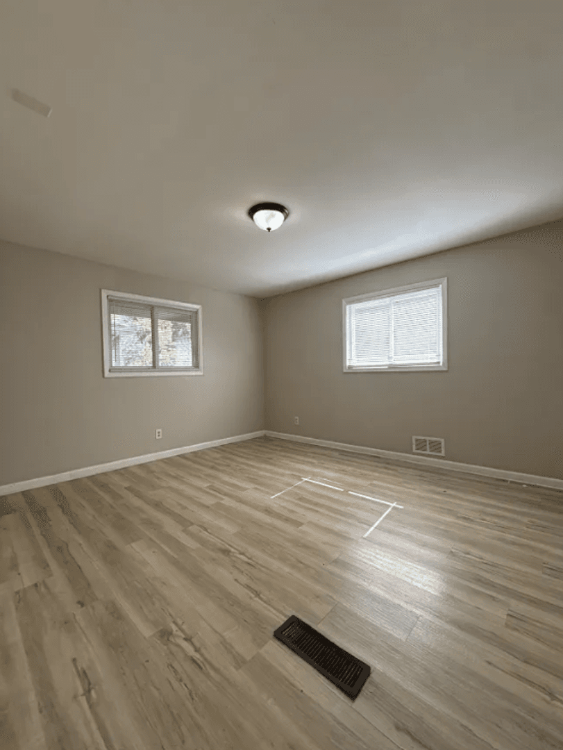 Atlanta House: 5490 Saint Lo Ln