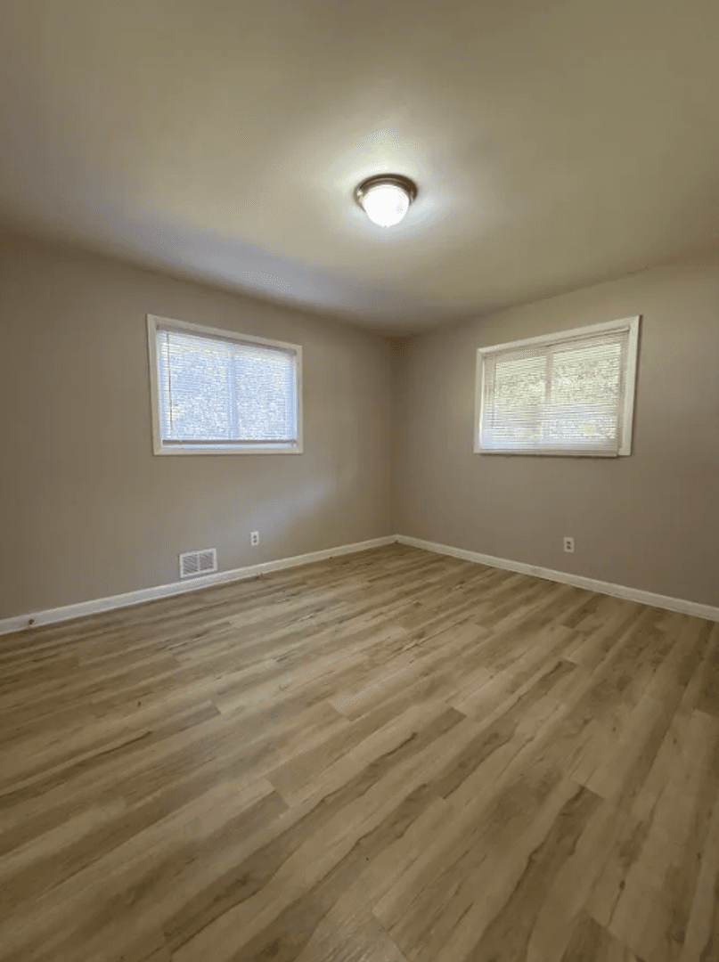 Atlanta House: 5490 Saint Lo Ln